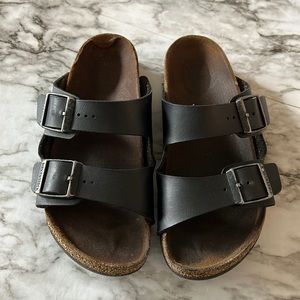 Kids size 3 Birkenstock shoes